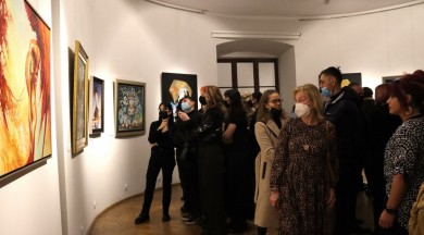 Za nami wernisaż wystawy KOBIETA - współczesne artystki i artyści pamięci Anny Bilińskiej.
