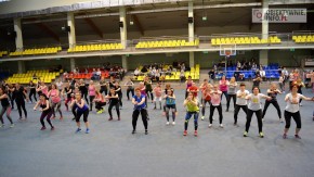 Ponad 180 osób tańczyło ZUMBĘ podczas  III Charytatywnego Maratonu w Białobrzegach.
